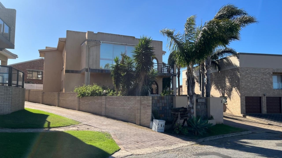 5 Bedroom Property for Sale in Wavecrest Eastern Cape